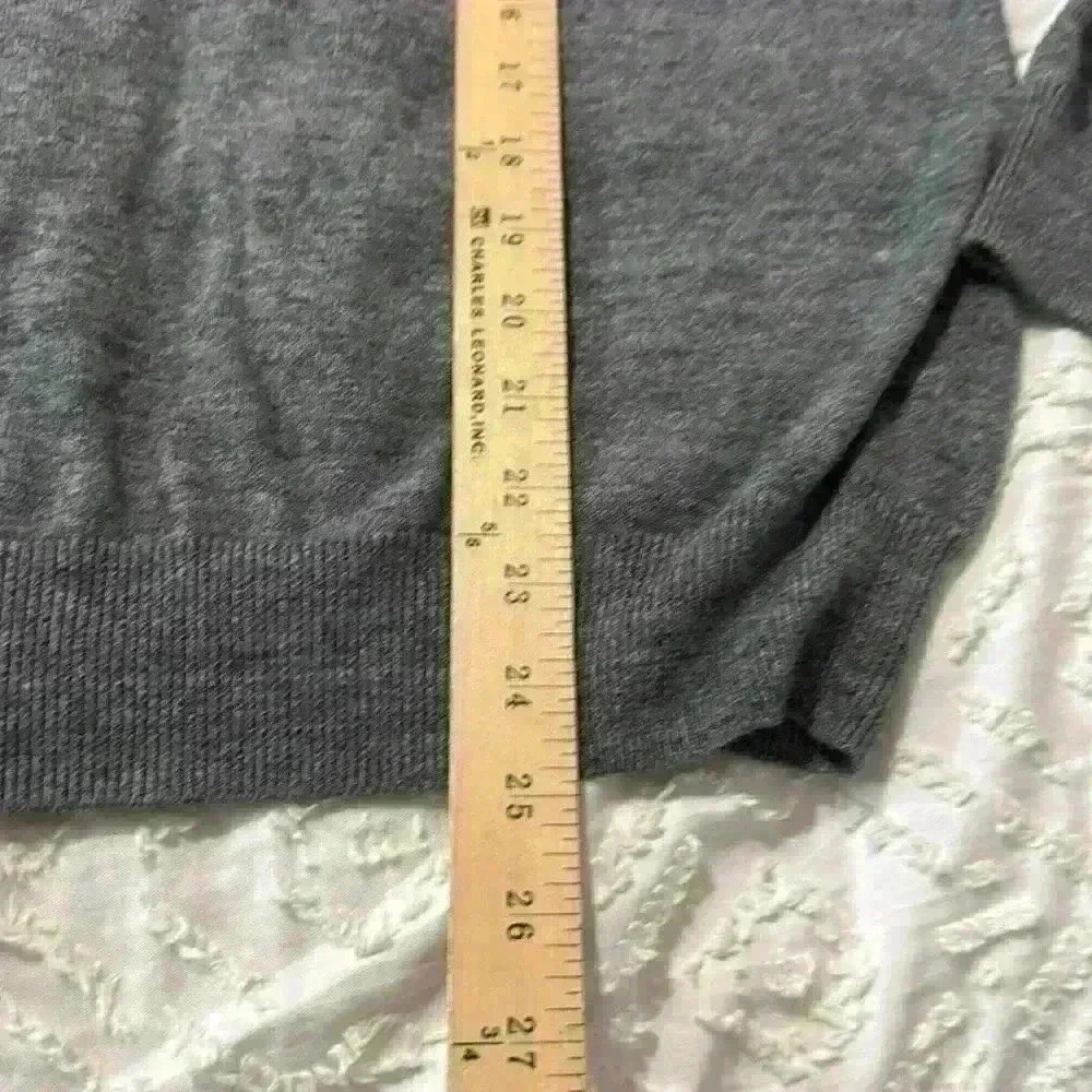 J. Crew Gray V-Neck Lightweight Cotton Men’s Sweater Size Medium - Picture 4 of 7